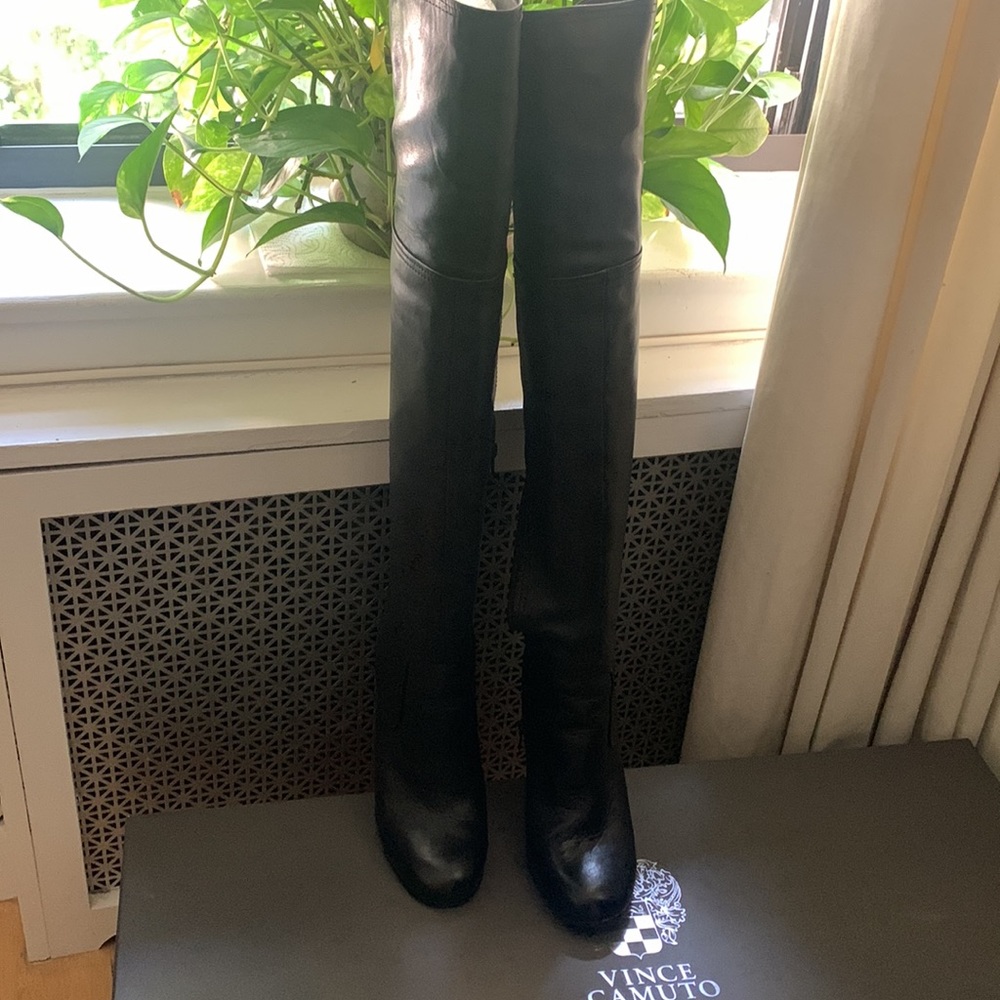 Vince Camuto ‘VC-Tolla’ overtheknee black leather boots;4in heel; lacing up back